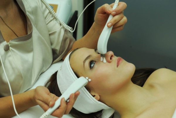 Как убрать синяки под глазами: косметические процедуры от мешков и синяков под глазами