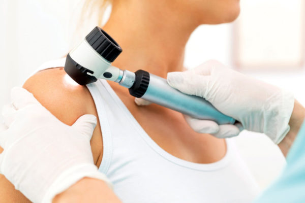 Упал крот: причины, первая помощь, методы лечения2