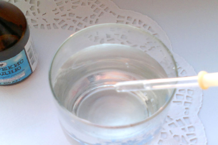 Доктор Неумывакин: Лечение грибка ногтей перекисью водорода3