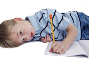 У детей У детей симптомами астено-невротического синдрома являются повышенная капризность и проблемы с дисциплиной