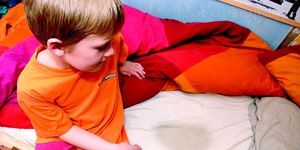 Как лечить энурез у детей Недержание мочи у детей школьного вохраста