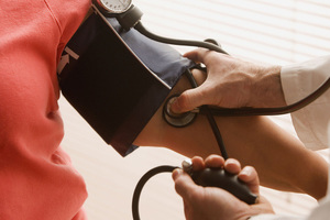 Артериальная гипертензия может стать причиной церебросклероза Причины развития церебрального атеросклероза