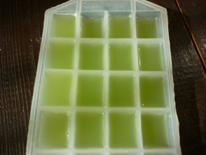 Сок огурца в кубиках льда Кубики льда из огурца