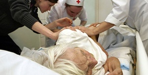 Уход за пролежнями и кожей пациента Применение противопролежневых приспособлений у лежачих больных