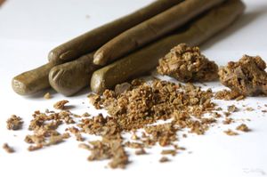 Прополис от слизи в горле Прополис поможет удалить слизь в горле