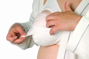 Из-за чего может выделяться молозиво на 33 неделе беремености Молозиво до родов: норма или патология