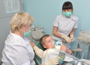 Лечение ребенка у детского стоматолога