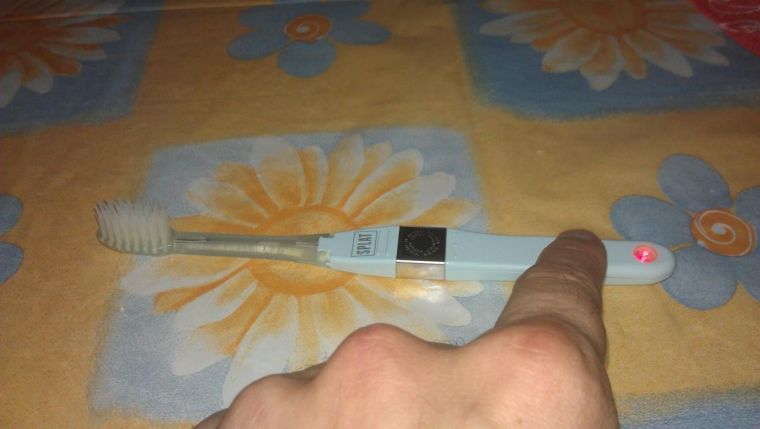 щетка на столе
