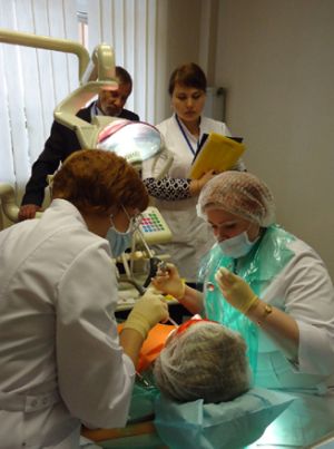Осмотр у врача стоматолога